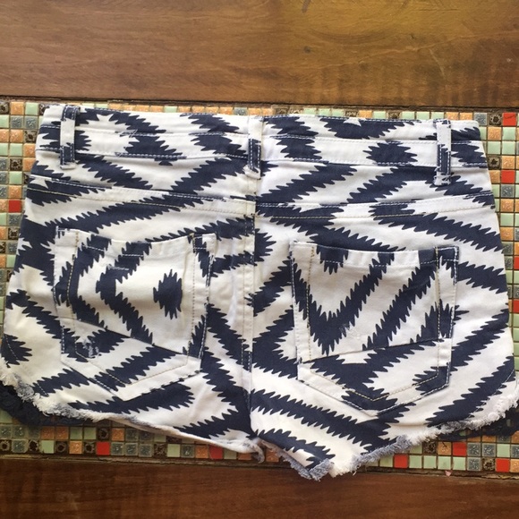 Blue and White patterned shorts - Picture 2 of 4